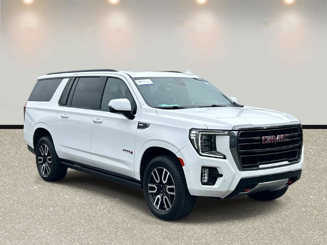 Used 2022 GMC Yukon XL AT4 w/ Technology Package AWD/4WD image 3