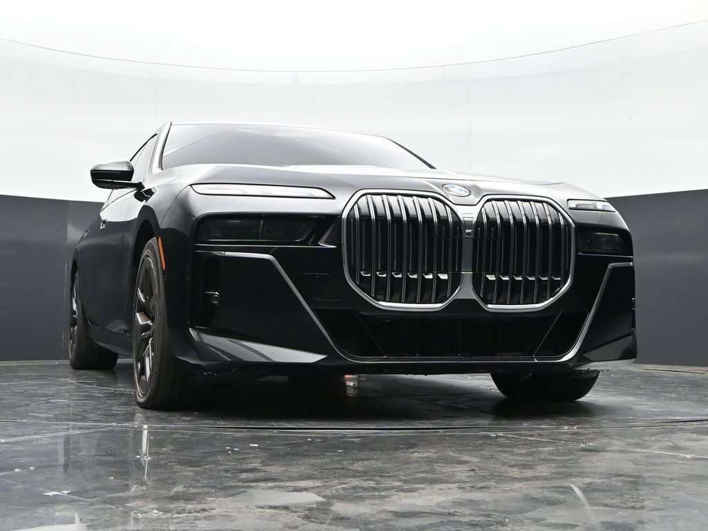 Used 2023 BMW 760i xDrive AWD/4WD image 46