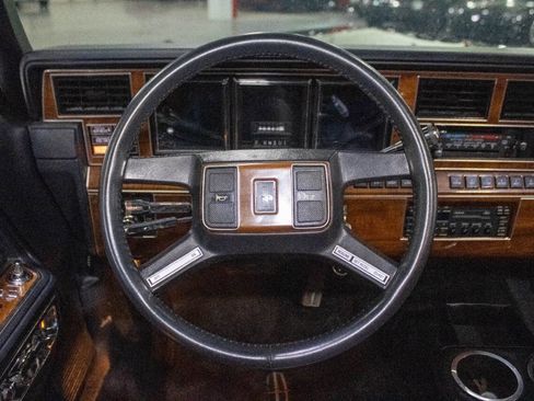 Used 1989 Lincoln Town Car Signature image 11