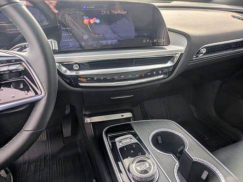 Certified 2025 Cadillac Lyriq Luxury image 23