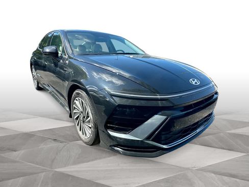 Used 2025 Hyundai Sonata SEL FWD image 2