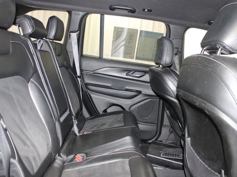 Used 2024 Jeep Grand Cherokee Altitude AWD/4WD image 29