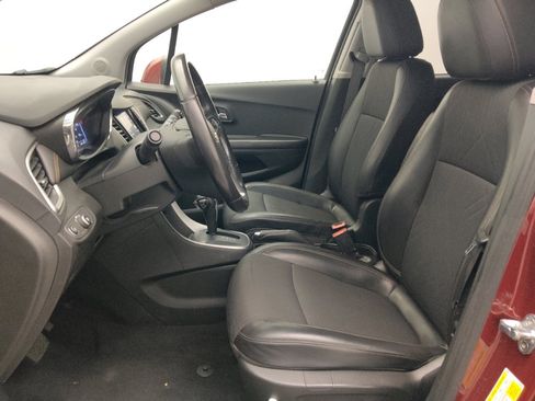 Used 2022 Chevrolet Trax LT w/ Driver Confidence Package AWD/4WD image 17