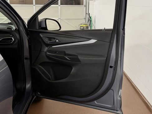 Used 2022 Chevrolet Bolt EUV LT w/ Comfort Package FWD image 38