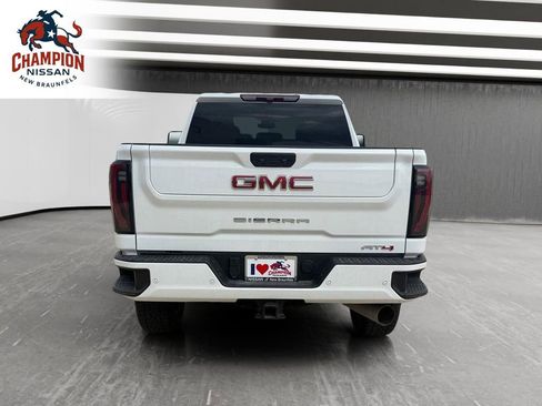 Used 2025 GMC Sierra 2500 AT4 AWD/4WD image 4