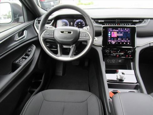 Used 2025 Jeep Grand Cherokee L Laredo w/ Luxury Tech Group I image 13