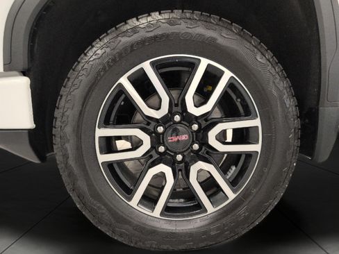 Used 2024 GMC Sierra 1500 AT4 w/ Technology Package AWD/4WD image 3