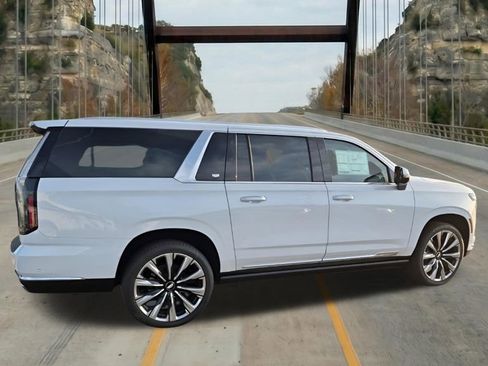 New 2026 Cadillac Escalade ESV Luxury w/ Touring Package AWD/4WD image 11