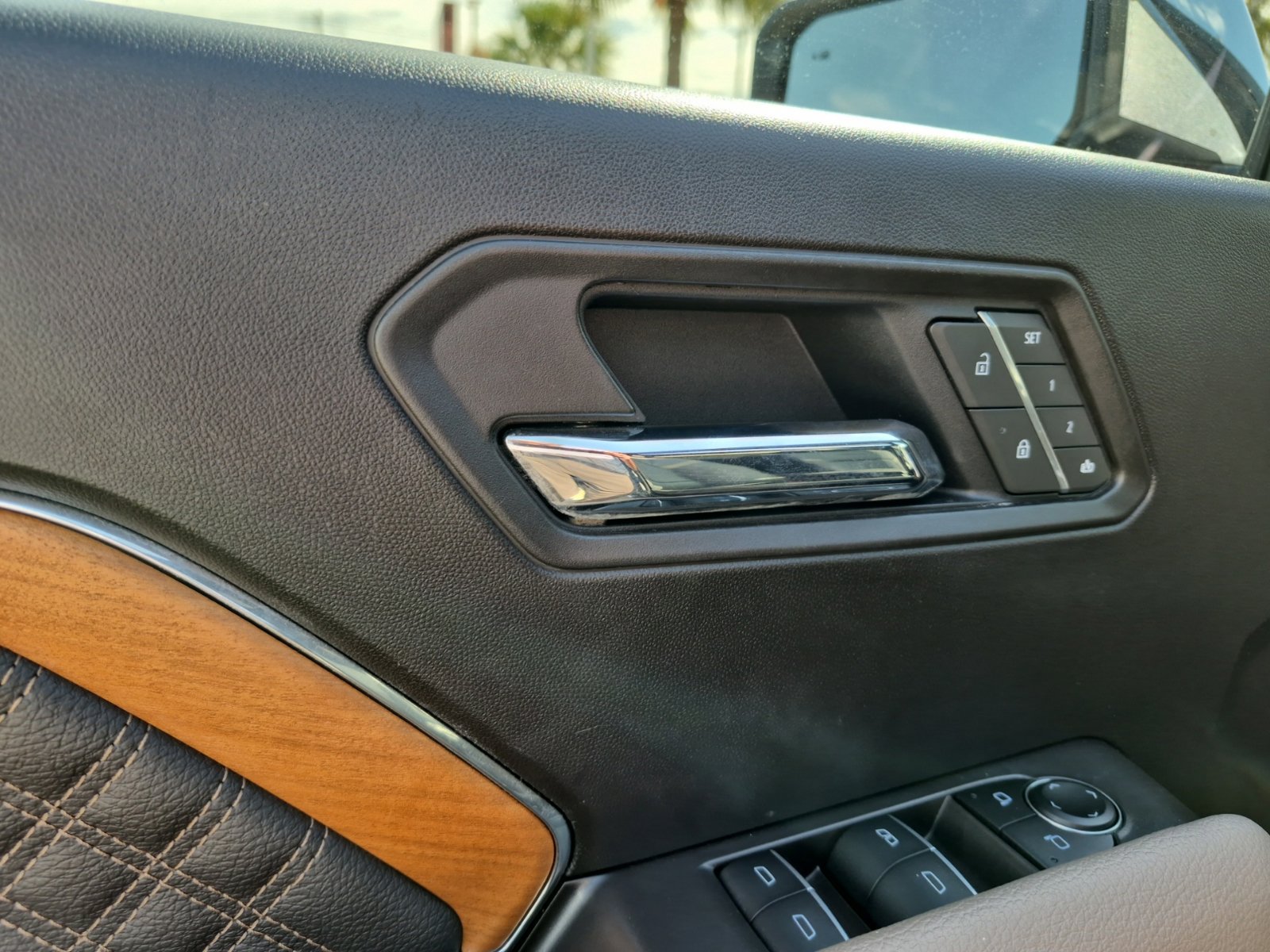 Used 2025 GMC Canyon Denali AWD/4WD image 12
