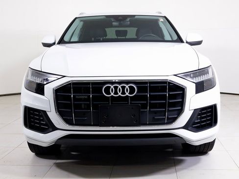 Used 2023 Audi Q8 Premium image 25