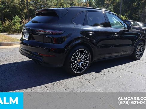 Used 2021 Porsche Cayenne Turbo w/ Assistance Package AWD/4WD image 6