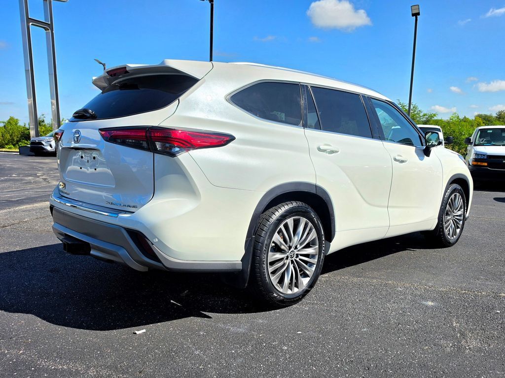 Used 2021 Toyota Highlander Platinum AWD/4WD image 8
