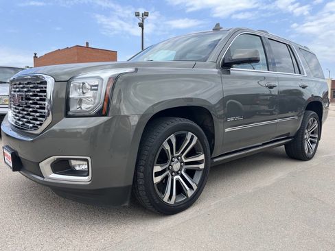 Used 2018 GMC Yukon Denali w/ Denali Ultimate Package AWD/4WD image 9