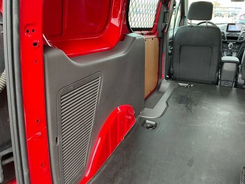 Used 2020 Ford Transit Connect XLT image 18