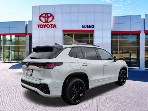 Used 2025 Volkswagen Tiguan SE R-Line image 3