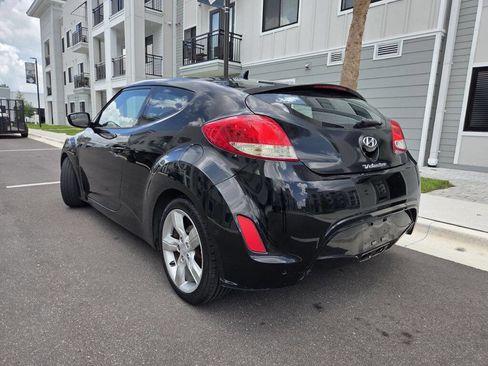 Used 2014 Hyundai Veloster w/ Style Package 02 FWD image 9