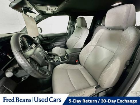Used 2025 Toyota Tacoma SR5 AWD/4WD image 27