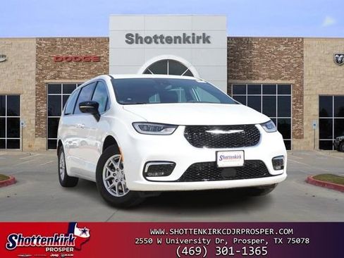 New 2026 Chrysler Pacifica Select FWD image 1