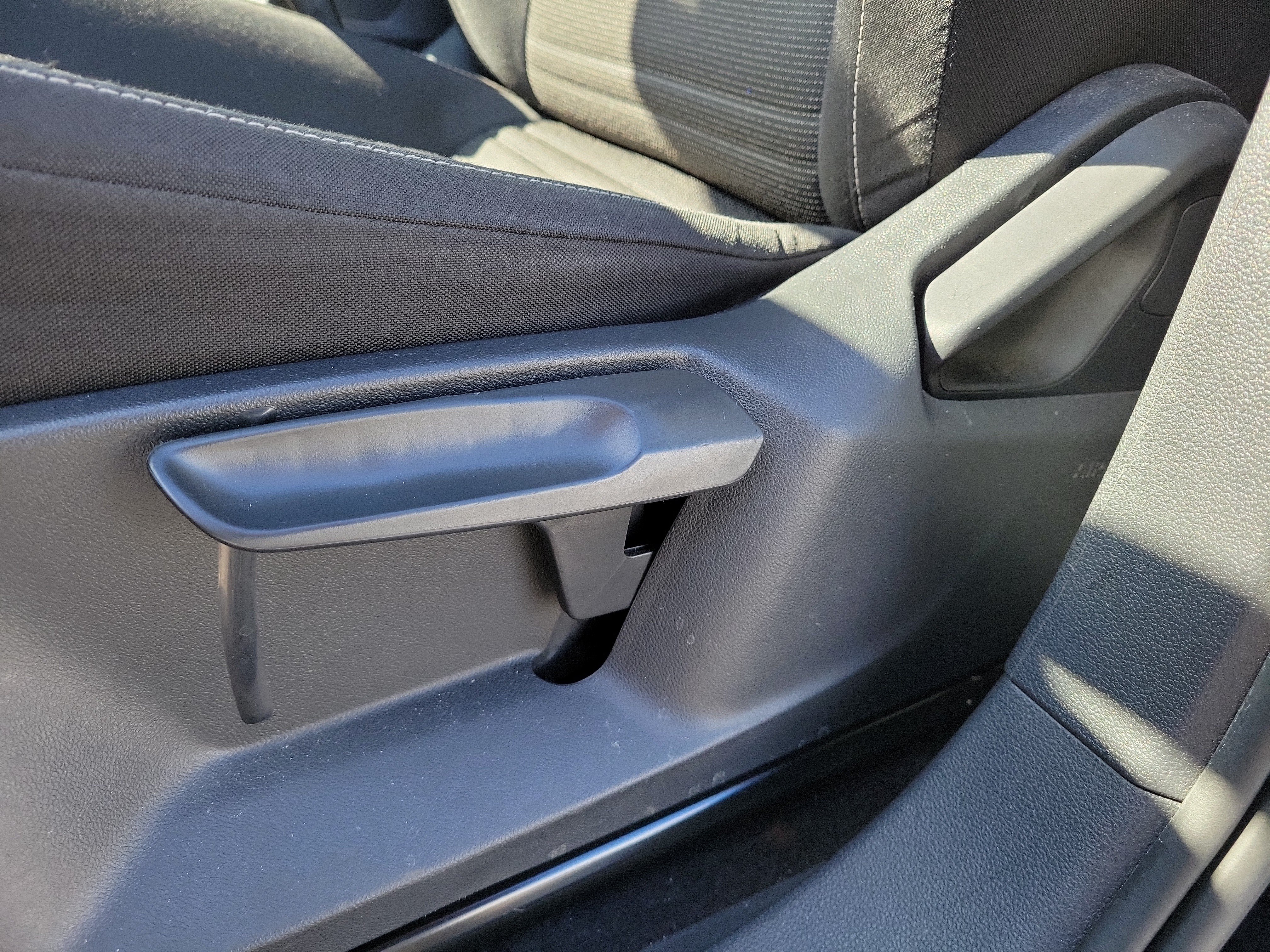 Used 2022 Volkswagen Tiguan S FWD image 16