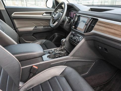 Used 2021 Volkswagen Atlas SEL Premium image 16