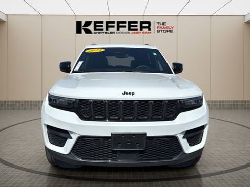 Certified 2023 Jeep Grand Cherokee Altitude AWD/4WD image 9