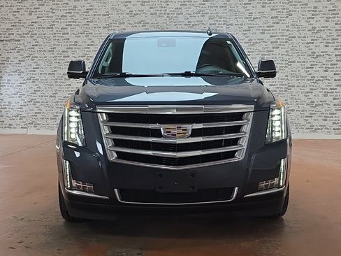 Used 2020 Cadillac Escalade Luxury image 2
