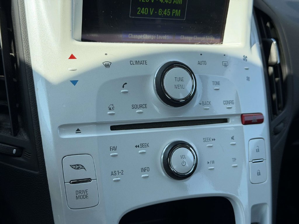 Used 2013 Chevrolet Volt FWD image 25