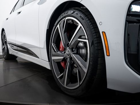 Used 2025 Audi S6 e-tron Prestige w/ 21" Black Optic Package image 24