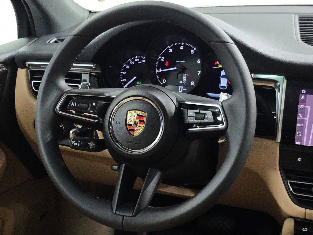 Certified 2025 Porsche Macan AWD/4WD image 14