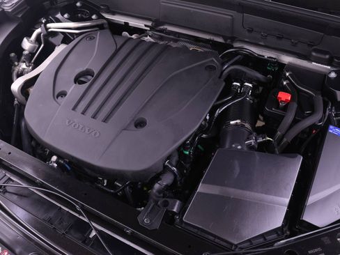 Certified 2025 Volvo XC60 B5 Core AWD/4WD image 23