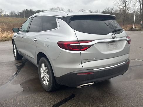 Used 2021 Buick Enclave Essence image 3