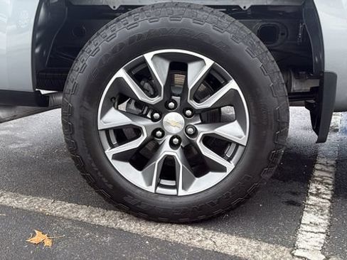 Used 2024 Chevrolet Silverado 1500 LT AWD/4WD image 9