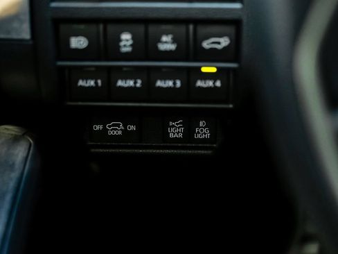 Used 2025 Toyota 4Runner Trailhunter AWD/4WD image 36