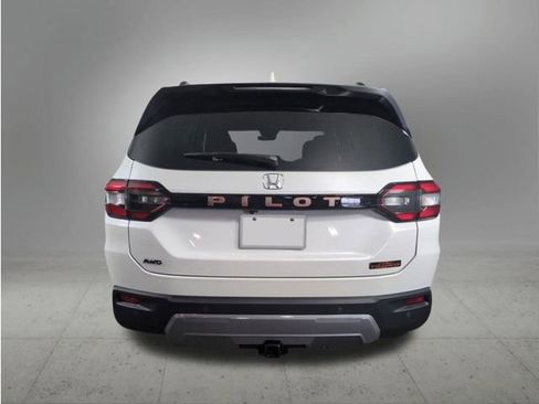 New 2026 Honda Pilot TrailSport image 4