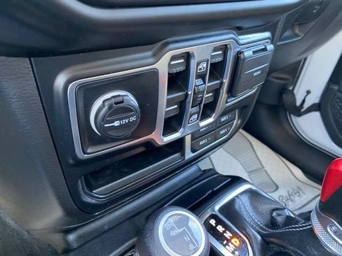 Used 2023 Jeep Wrangler Unlimited Sahara w/ LED Lighting Group AWD/4WD image 20