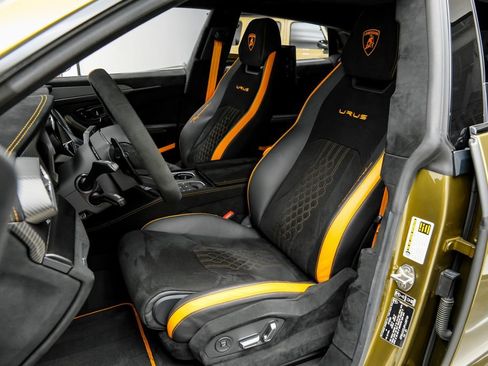 Used 2023 Lamborghini Urus Performante AWD/4WD image 39