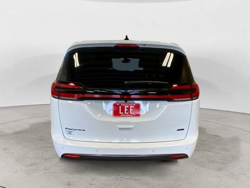 New 2026 Chrysler Pacifica Select image 5