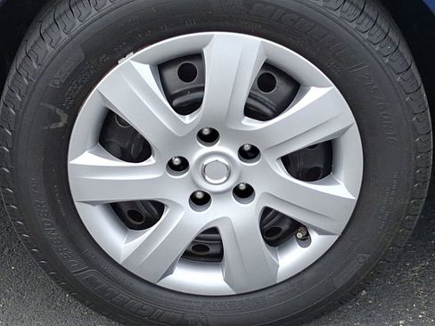 Used 2010 Toyota Camry FWD image 9