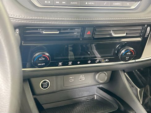 Used 2021 Nissan Rogue SV image 15