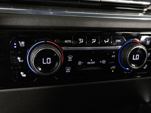 Used 2024 Chevrolet Silverado 1500 High Country w/ High Country Premium Package image 27