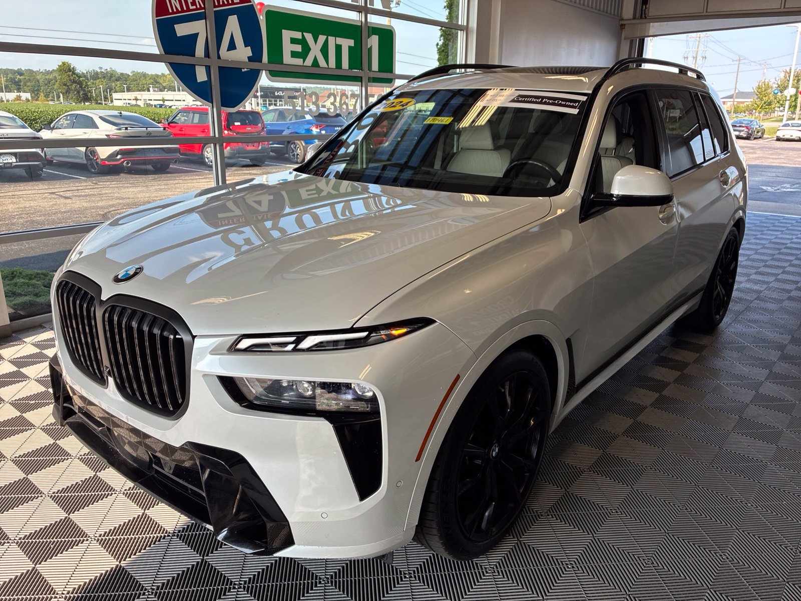 Used 2024 BMW X7 xDrive40i w/ Executive Package AWD/4WD image 3