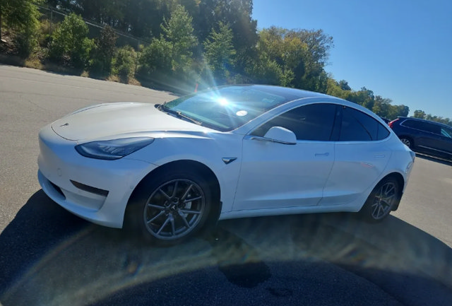 Used 2020 Tesla Model 3 Standard Range Plus RWD image 3