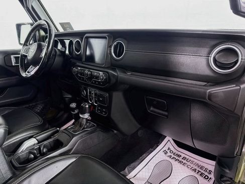 Used 2021 Jeep Wrangler Unlimited Sahara w/ Uconnect 4C Nav & Sound Group AWD/4WD image 31