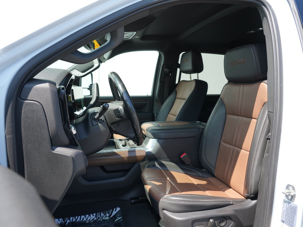 Certified 2024 Chevrolet Silverado 3500 High Country w/ LPO, Dark Essentials Package AWD/4WD image 12