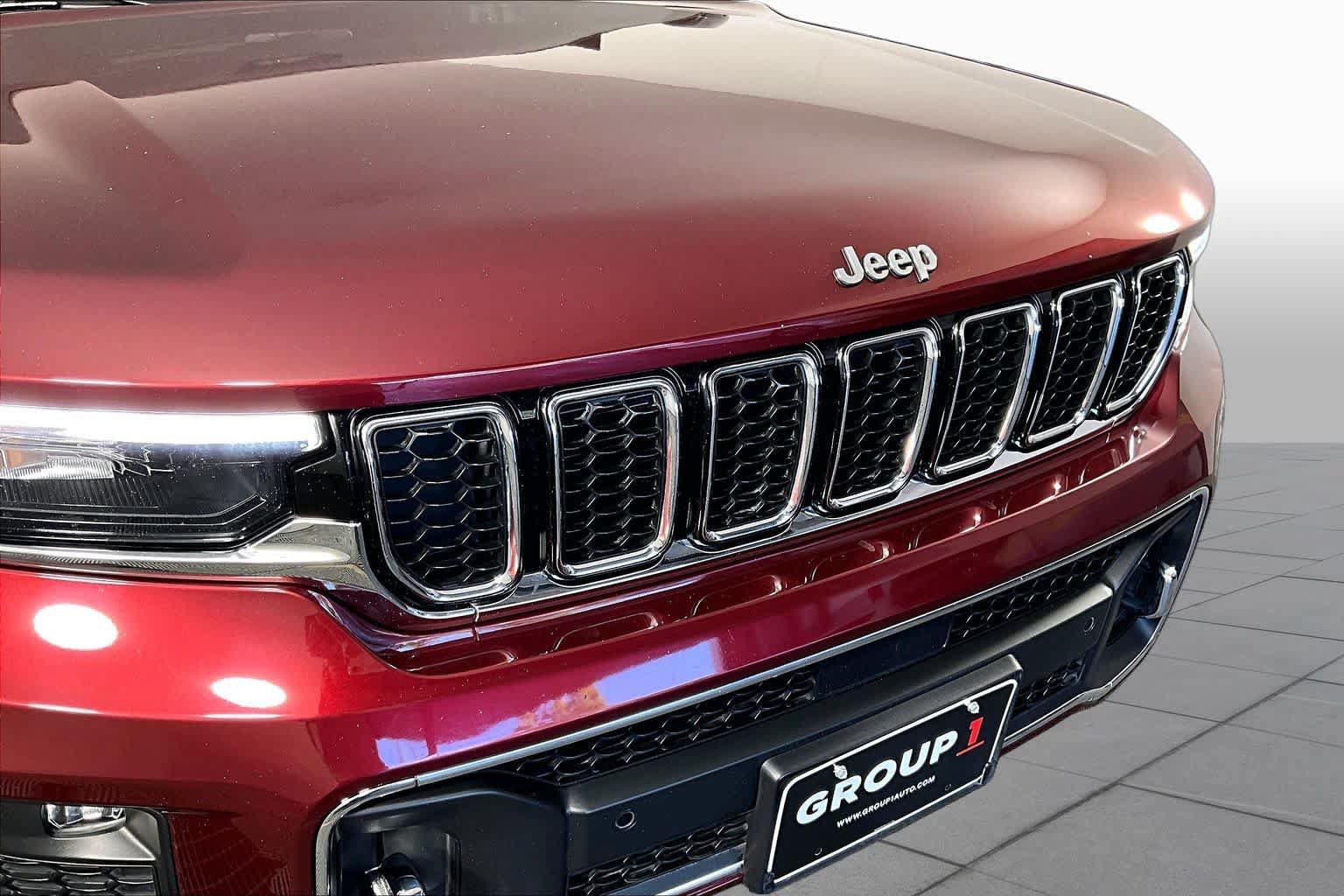Used 2022 Jeep Grand Cherokee Overland AWD/4WD image 26