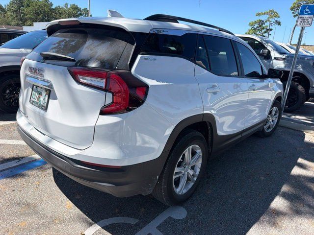 Used 2023 GMC Terrain SLE w/ Driver Convenience Package FWD image 2
