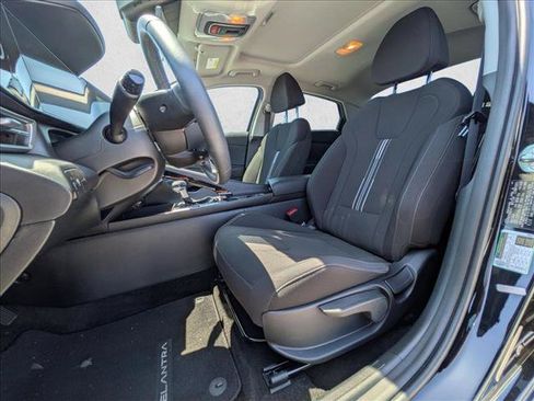 Used 2025 Hyundai Elantra SEL FWD image 16