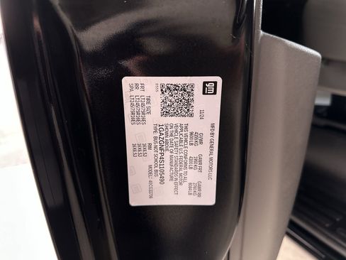 Used 2025 Chevrolet Express 3500 LS RWD image 28