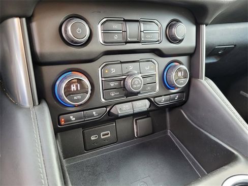 Used 2022 Chevrolet Tahoe Z71 w/ Z71 Off-Road Package image 26