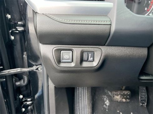 Used 2023 GMC Acadia SLT image 18